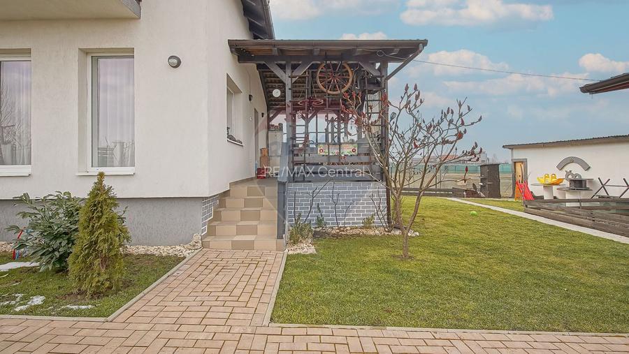 Comision zero, casa individuala + cabana A frame in Bod, la intrare - 51