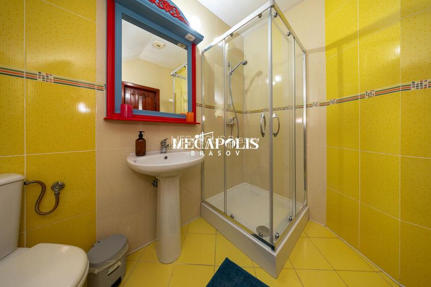 Pensiune de vânzare în Râșnov | 14 camere | 427 mp - 46