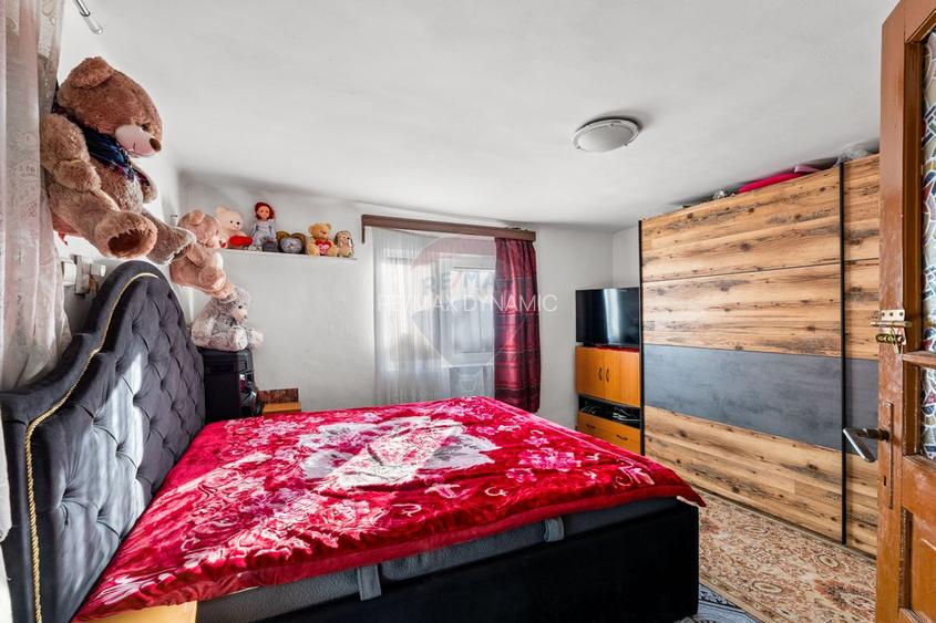 Casă cu 5 camere in Barzava - 3