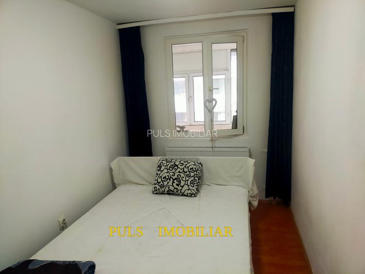 City Mall : Apartament trei camere,două holuri,etaj 2 , gaze , balcon generos - 13