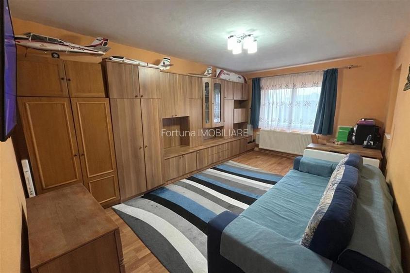 Apartament 2 camere, decomandat, strada Simeria Triaj - 2