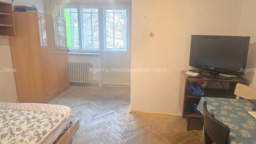 Vand  garsoniera in Deva, zona Dacia, etaj 1, bloc de 4 etaje, usa metalica, - 2