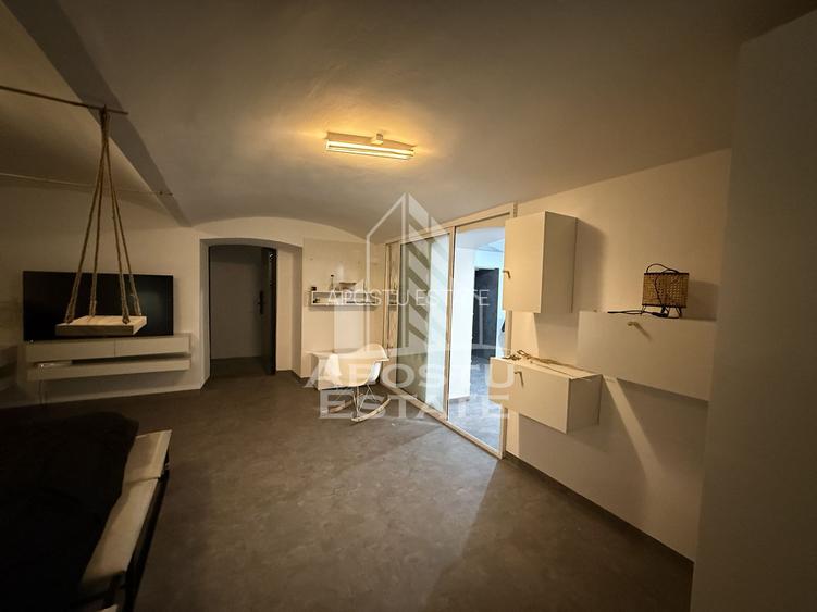 Apartament renovat cu o camera si curte, 2 bai, 50 mp, Piata Romanilor - 5
