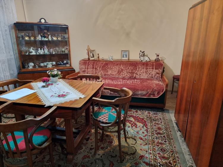 Apartament doua camere, decomandat, etaj patru, structura buna, simplu, central - 4