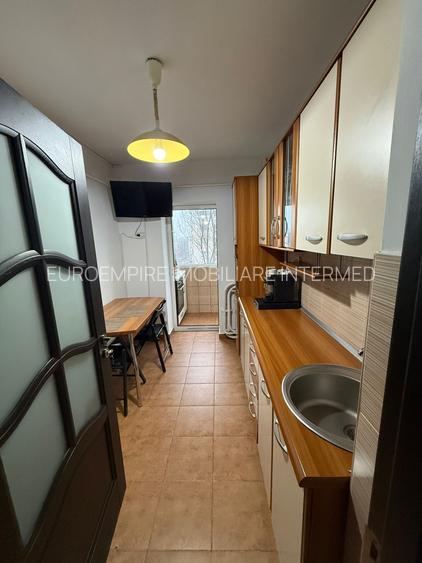 Apartament 3 camere decomandat, zona KM 4-5 - 9
