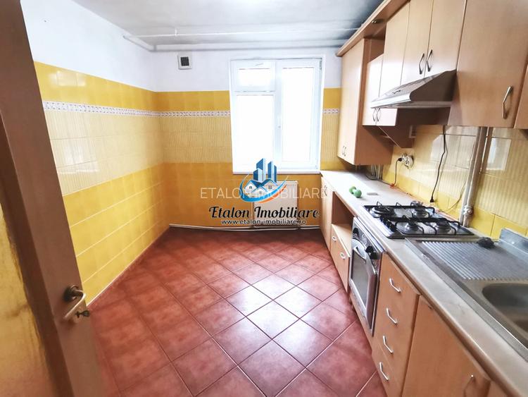 Apartament 3 camere decomandat, etaj 1, zona Gara Piatra Neamt - 6