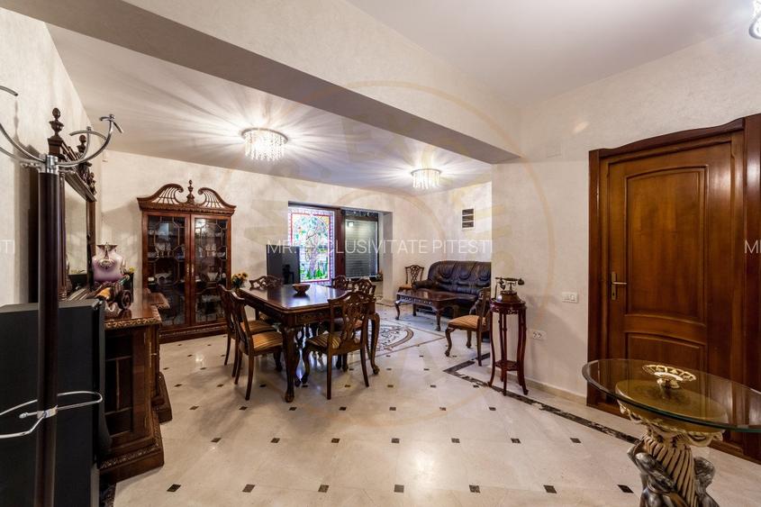 Vila zona Expo Parc - 2 apartamente, curte comuna - 7