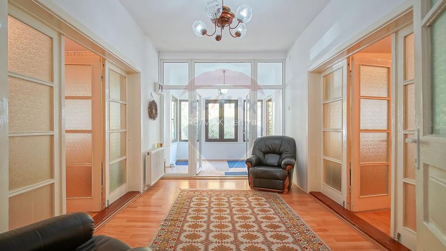 Vilă cu farmec istoric în Bușteni, pensiune sau locuință de vacanță! - 14