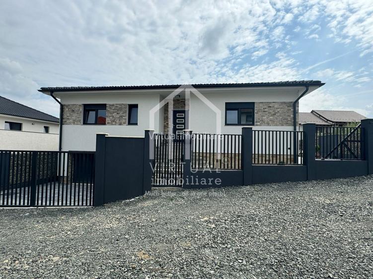 Casa individuala superba in Selimbar- 4 camere, 2 bai, garaj, terasa - 6