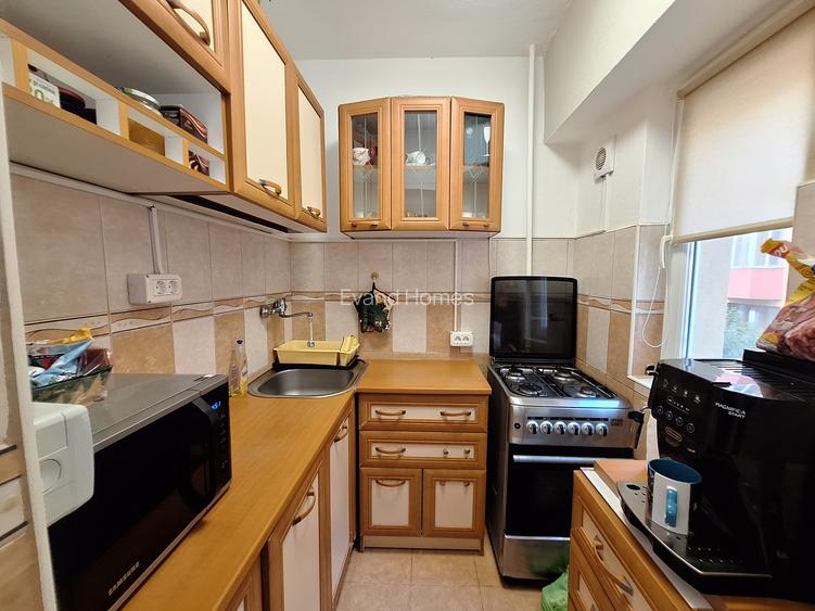 Garsoniera-et 1-bloc izolat termic-complet mobilata si utilata- zona UMT - 8