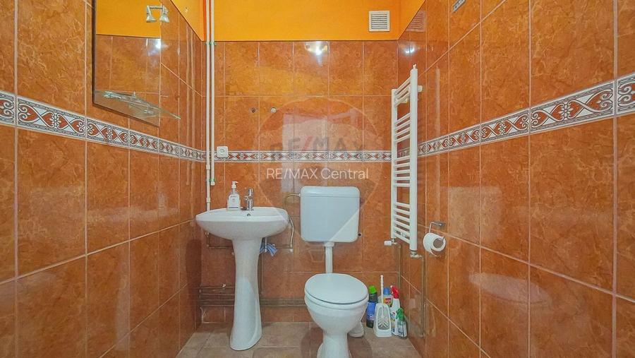Oportunitate: Casă 6 camere (3 camere spațiu comercial+etaj locuință) - 17