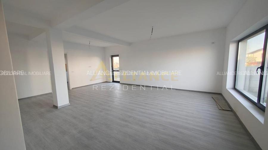 Casa tip quadruplex - 6 camere 3 bai - teren 250mp - 2