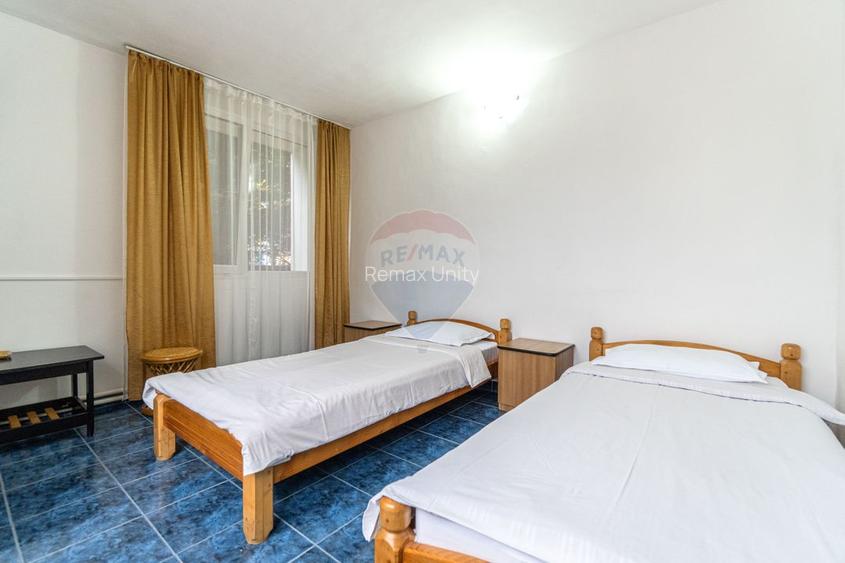 Unitate turistică cu 20 camere de vânzare în Timisu de Jos, DN1 - 6