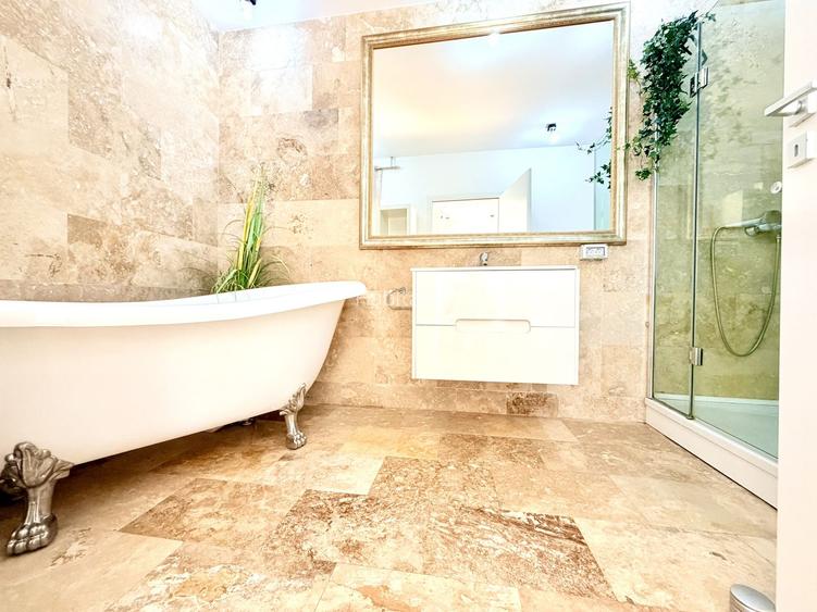 Apartament generos -curte proprie - garaj - 24