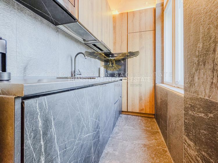 Locuința situată în zona centrală din Piața Muzeului - 12