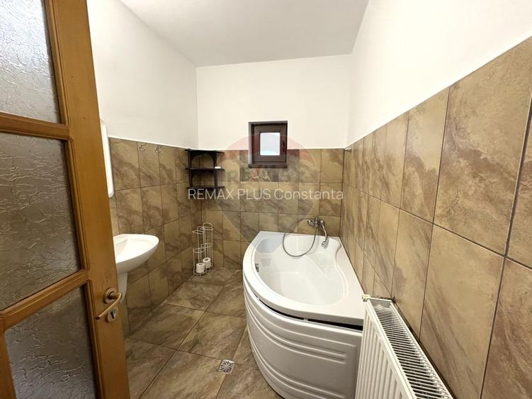 Casă / Vilă cu 5 camere de închiriat în zona Palazu Mare - 16