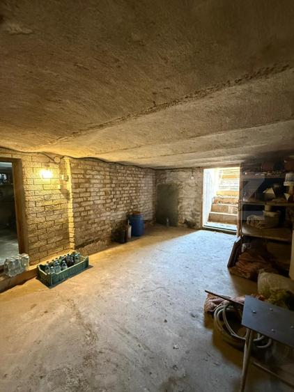 Casa spatioasa, S+P+1,  250mp, Str Ana Ipătescu