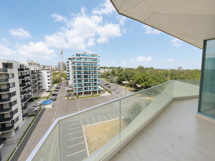 Apartament cu vedere la mare in imobil futurist pe plaja