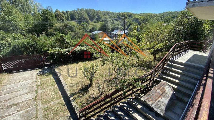 Vila de vanzare, teren 3100 mp, 7 camere, 6 grupuri sanitare, 3 CT, an 1997 - 60