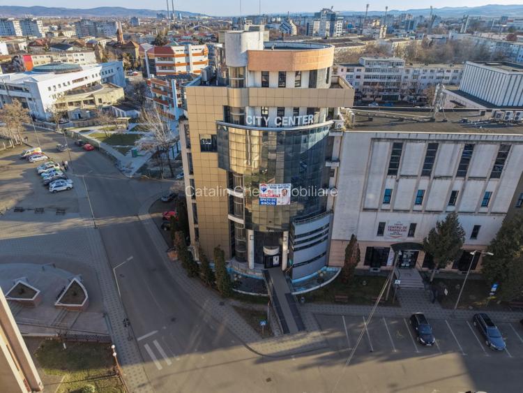 De inchiriat spatiu comercial ultracentral, Piata Revolutiei - Bacau - 2