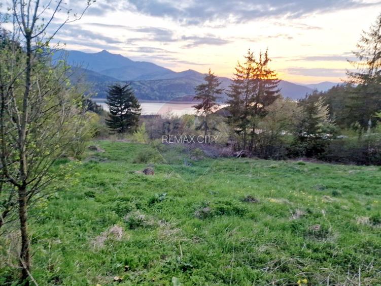 Teren cu vedere la Muntele Ceahlau - 5