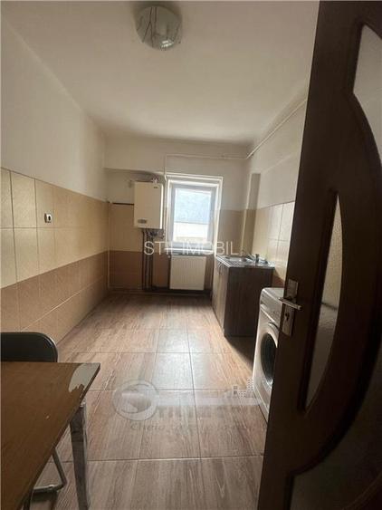 APARTAMENT 2 CAM DECOMANDAT PODU DE FIER ETAJ INTERMEDIAR - 2