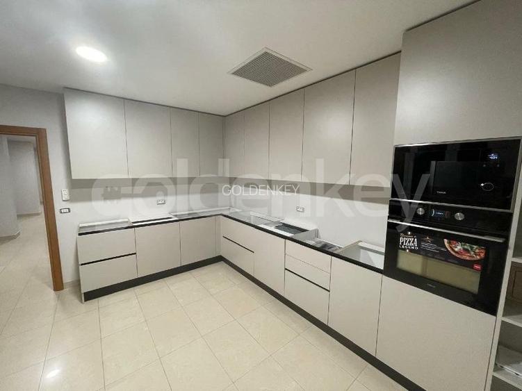 Apartament insorit cu 4 camere si terasa generoasa, 2 garaje - 5