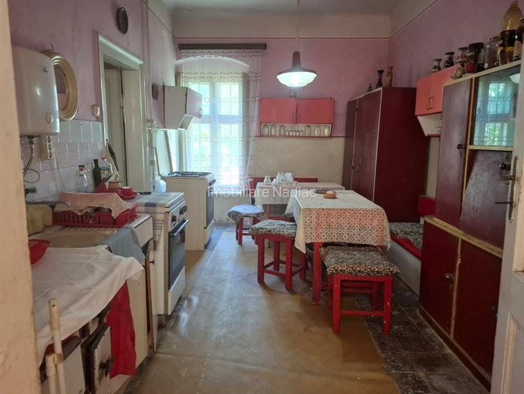 Casă mare cu spațiu comercial pe colț in Nadlac - 19