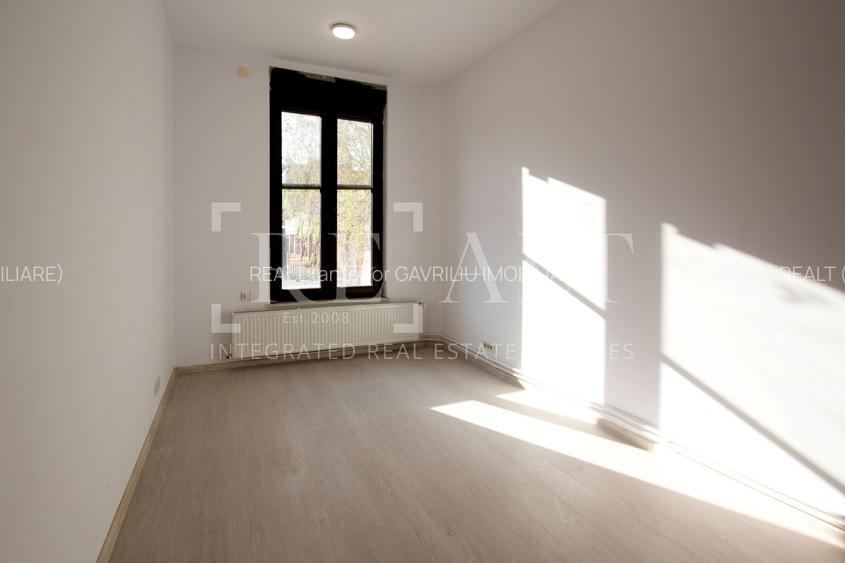 Inchiriere casa, vila 7 camere | Individuala, Renovata, Curte | Campul Pipera - 35