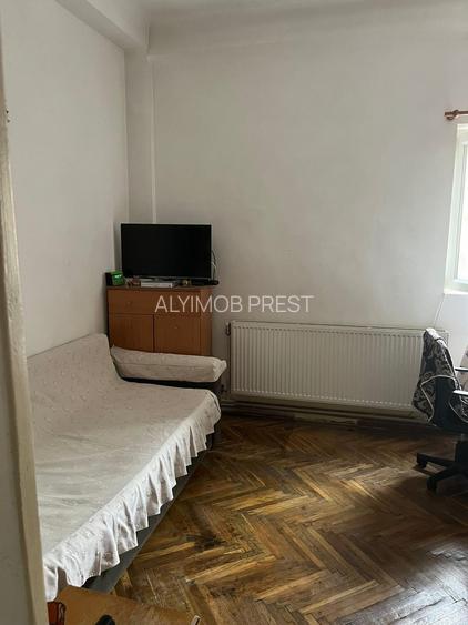 VANZARE 2 CAM ACADEMIEI- UNIVERSITATE - 3