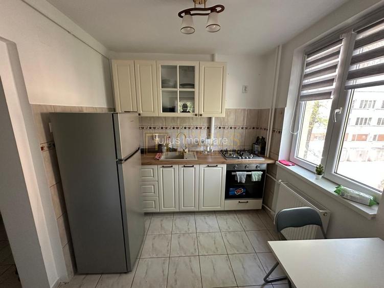 2 camere| in spatele facultatii de Medicina| disponibil din 1 Mai| - 3