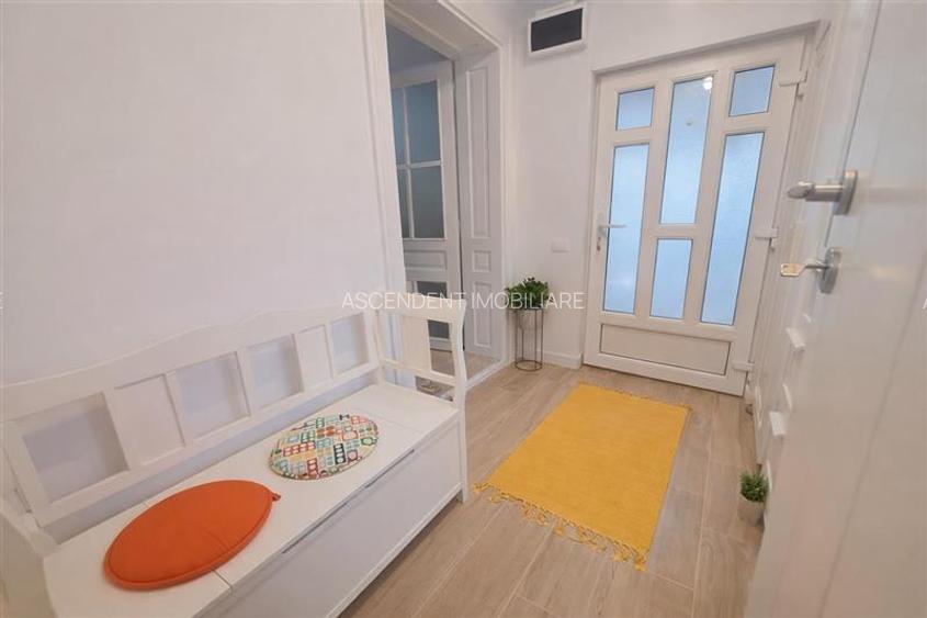 Casa situata central, cu un echilibru remarcabil intre traditie si design contem - 2