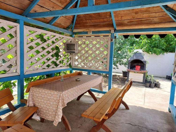 Casa de vacanta sau de locuit, Lazu, 580 mp teren, 117900 euro - 2