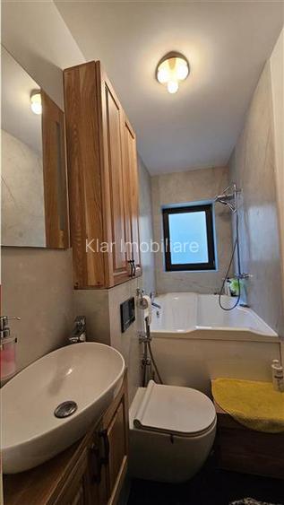 Casa renovata 200mp pe 2 niveluri,parcare, curte cu foisor,Centru, str.Nicolae B - 13