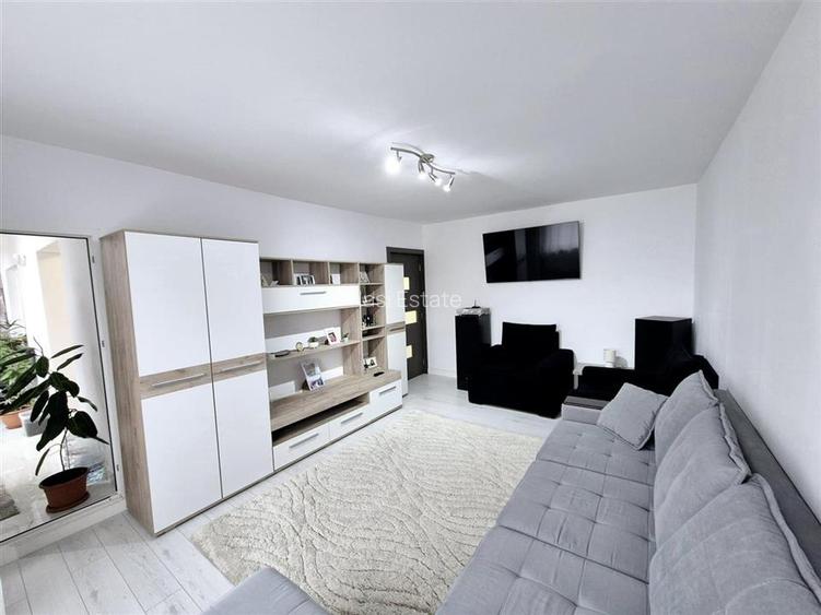 Apartament cu 3 camere de vanzare - 2