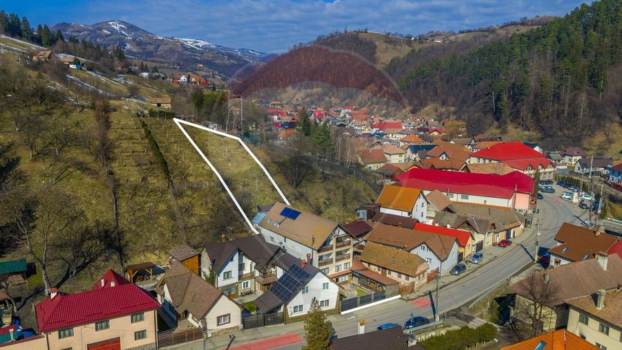 Oportunitate rară: Casă de vacanță sau Pensiune în Poiana Mărului