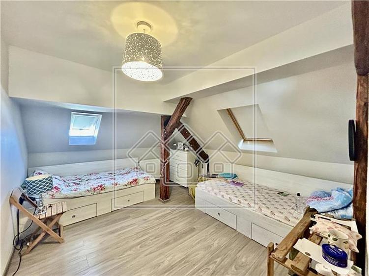 Casa individuala in Sibiu, 373mp teren, 8 camere, pretabila investitie