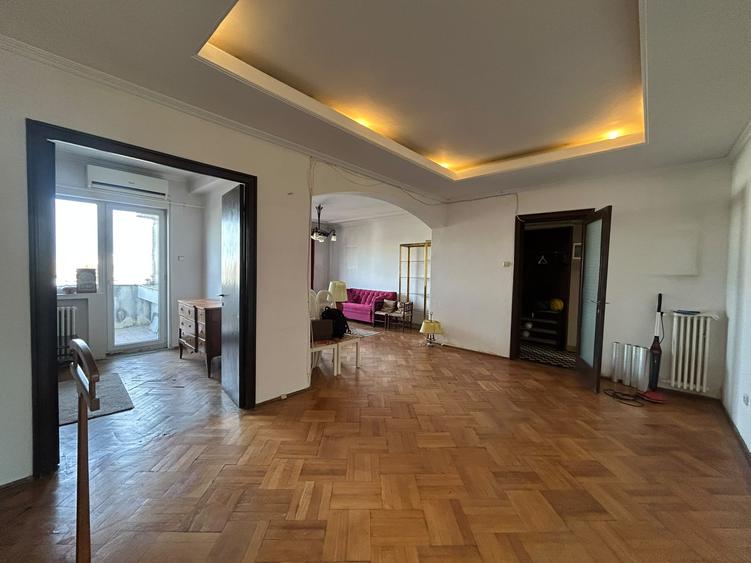 Apartament 3 camere metrou Universitate