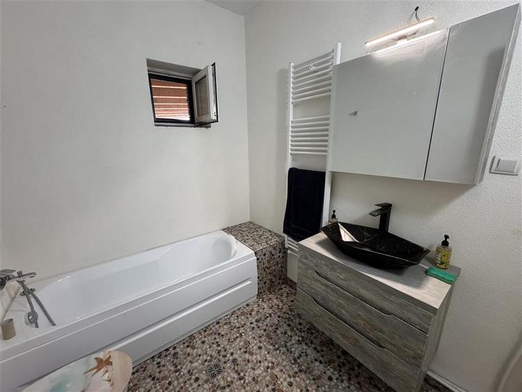 Casa 4 camere + 8418 mp de teren