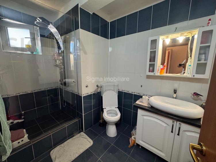Apartament cu 3 camere de inchiriat, terasa, zona UMF!