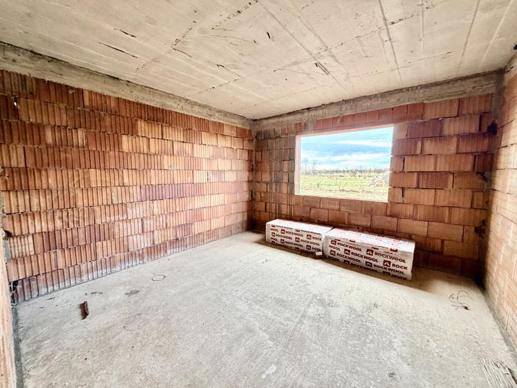 Casa individuala la rosu - 183 mp utili - 533 mp teren - Ianova