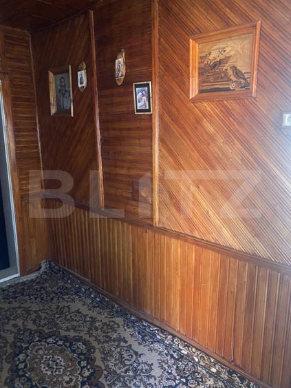 Casă de vânzare, cu 8 camere, 310 mp, cu teren de 1532 mp, zona Frasin