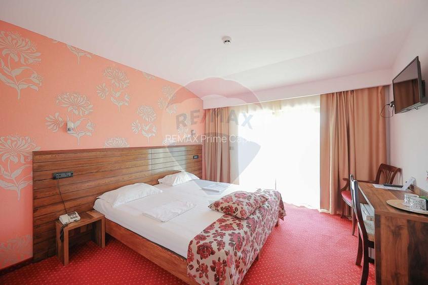 Hotel / Pensiune cu 24 camere de vânzare - Băile 1 Mai - 15
