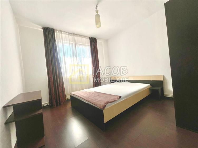 Apartament 3 camere decomandate, strada Martir Horia, Bacau