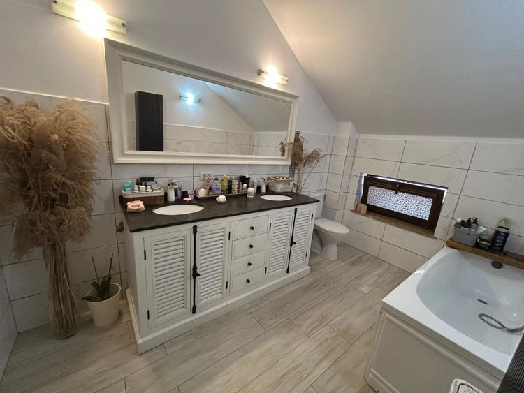 Casa de vanzare , 6 camere , 200 mp , Zona Cetate