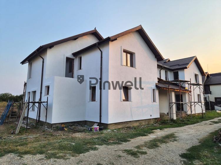 Casa duplex cu 2 locuri de parcare