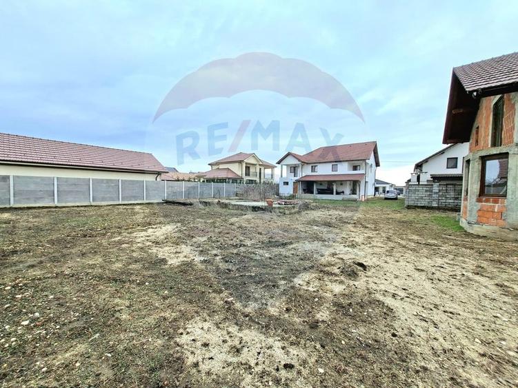 Casă în Vladimirescu, 5 camere,  garaj, 1000 mp teren. Comision 0%.