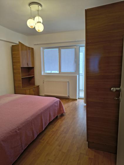 Apartament cu 3 camere de inchiriat zona Micro 3 Iazul Morilor etaj 1 renovaT