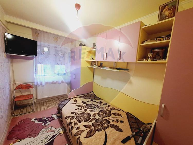 Apartament cu 3 camere de vânzare în zona Nufarul