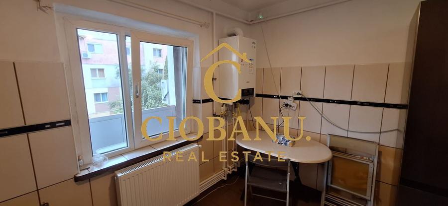 Apartament 3 camere DECOMANDAT etaj 2/4 de vanzare zona Lapus Arges